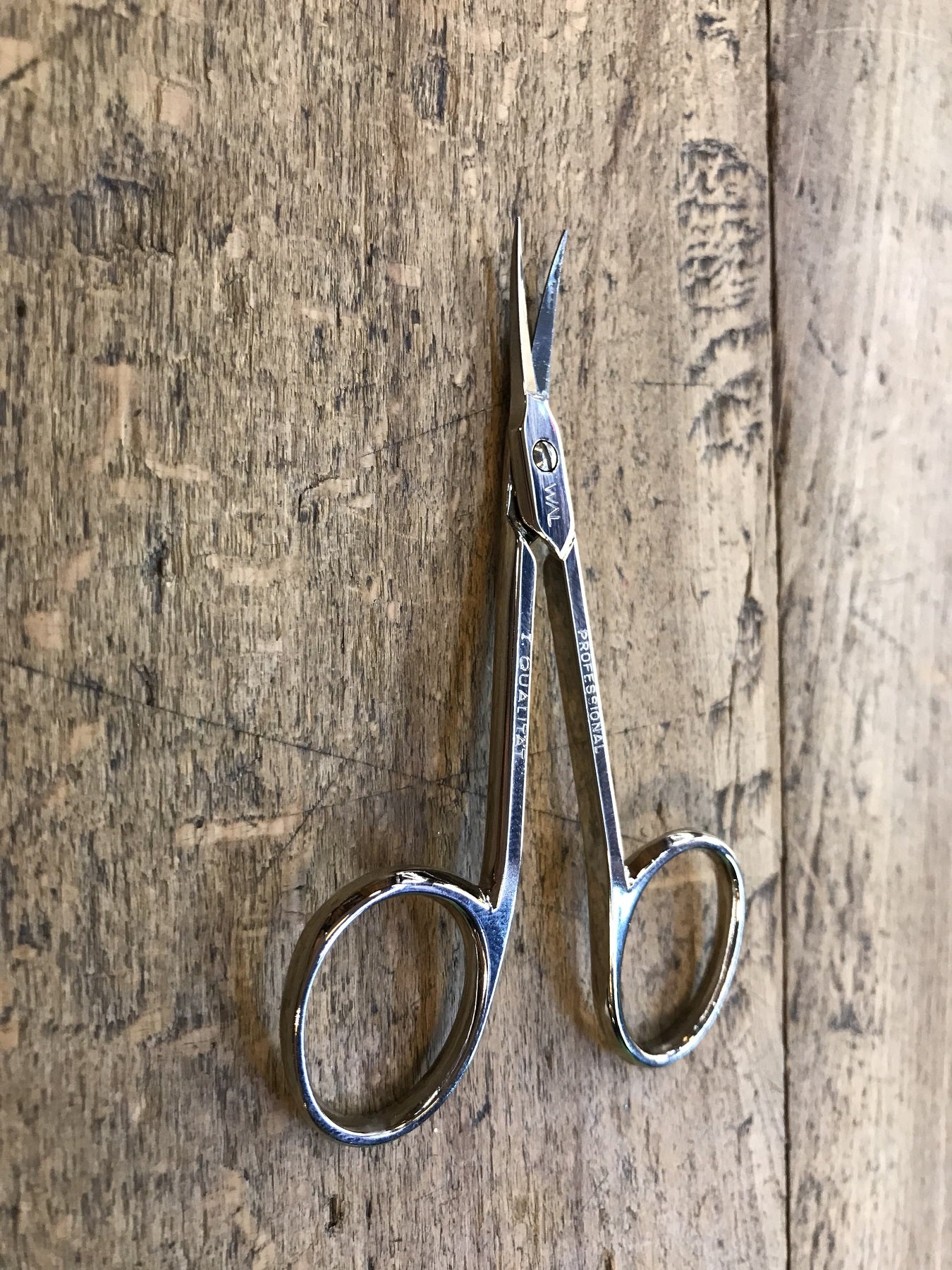 Cuticle scissors