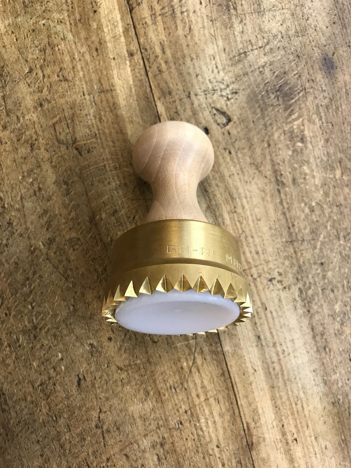 Round ravioli mold Ø 6.5 cm with festoon