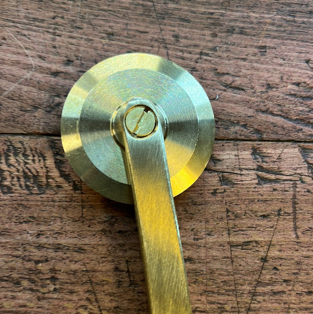 Smooth brass spur