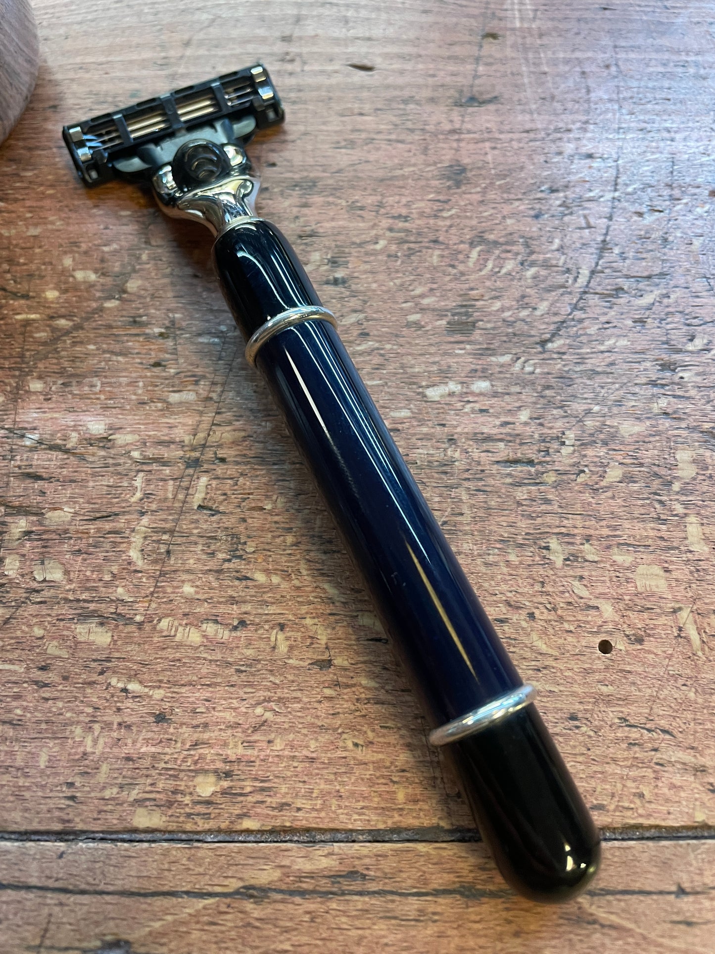 Rasoio con manico artigianale