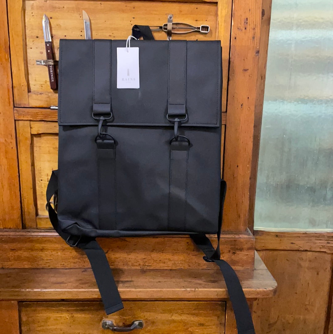 Rains MSN backpack black – Aguzzeria del Cavallo | Fondata a Bologna dal 1783