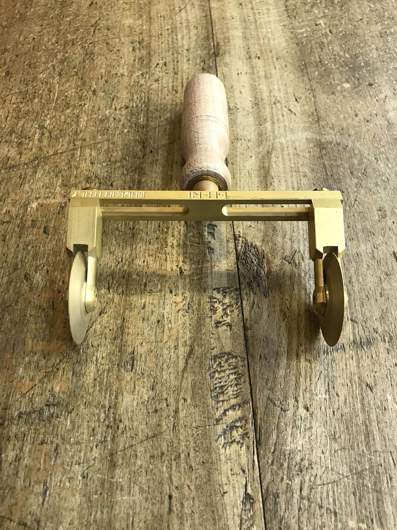 Smooth adjustable 2-way spur