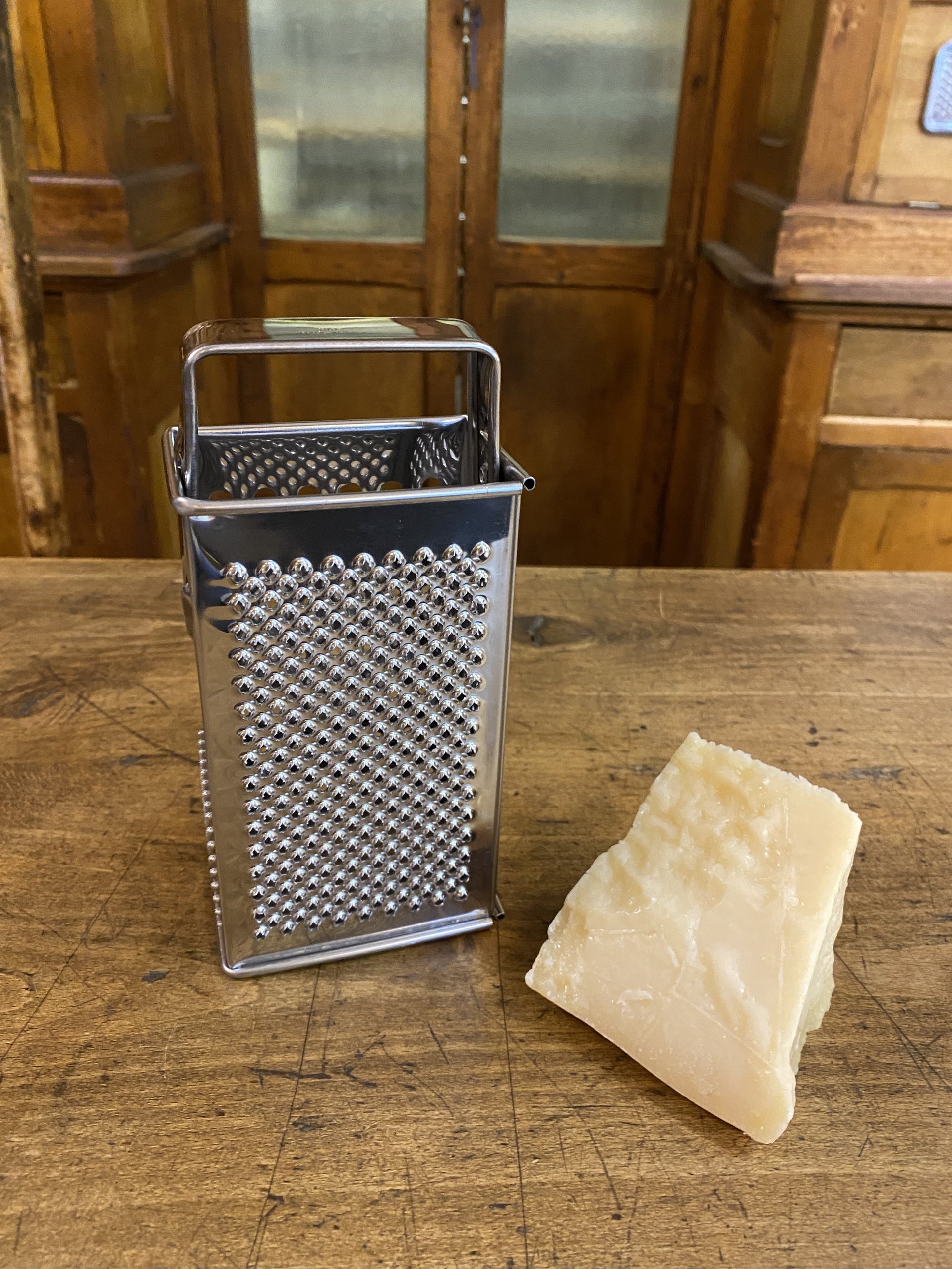 Grattugia Da Cucina Con Doppie Lame Di Spessa & Fine - Made in USA Grattugia Da Cucina Con Doppie Lame Di Spessa & Fine - Made in USA