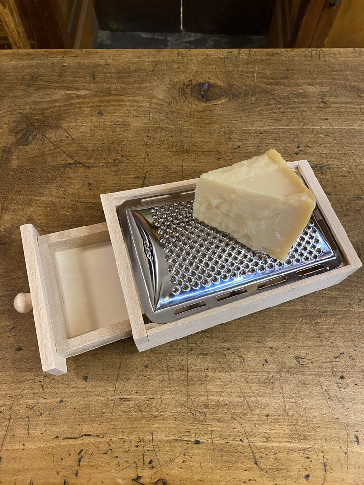 Grattugia formaggio in legno