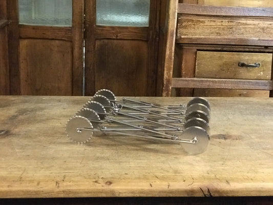 Rullo tagliapasta estensibile