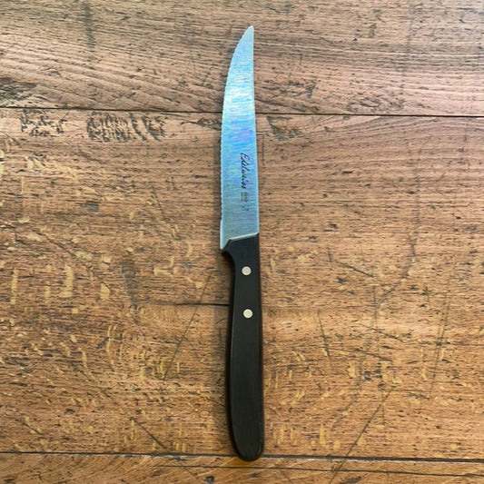 Serrated blade table knife