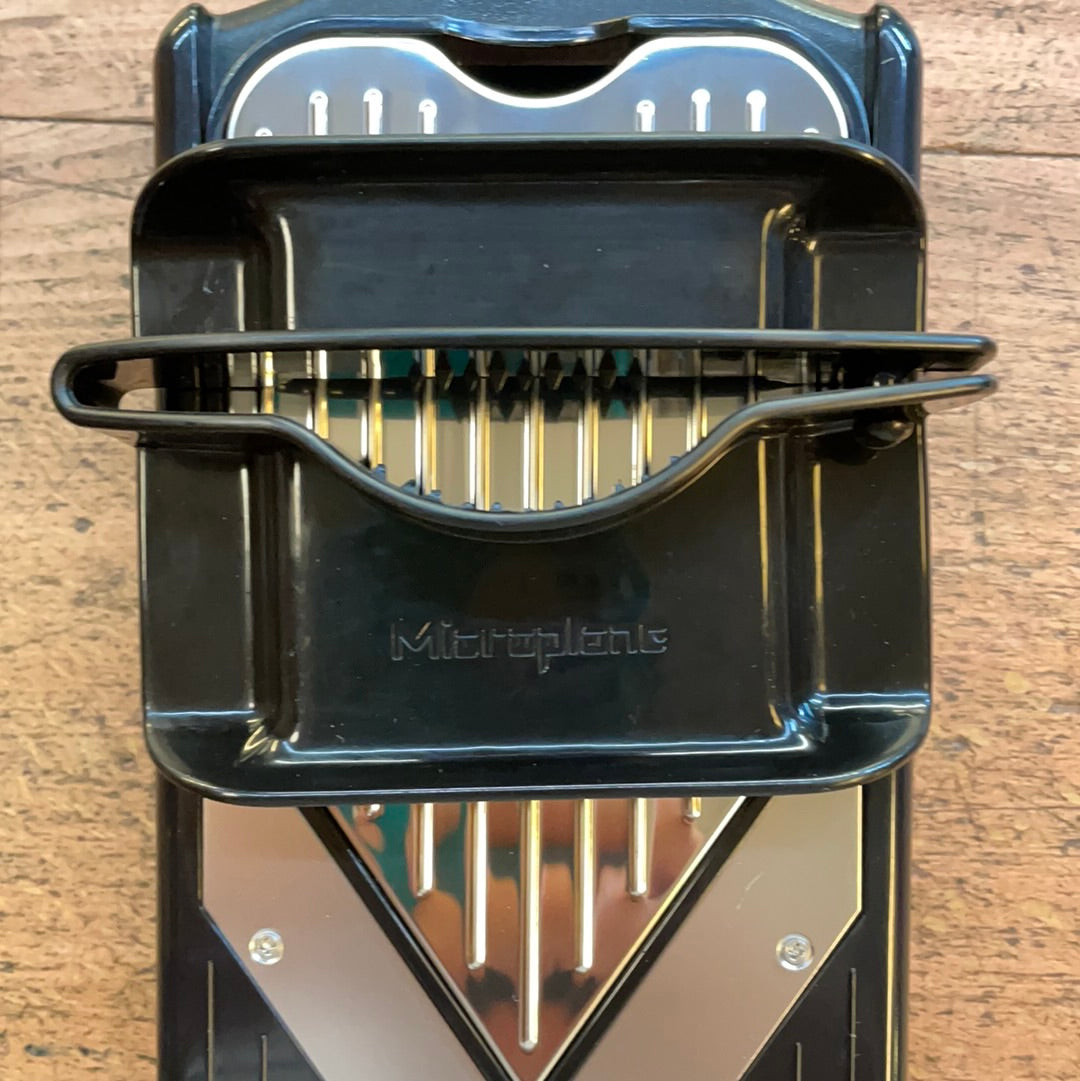 Mandolin with V-blade