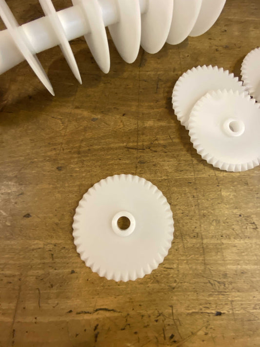 Toothed blades for dough cutter roller