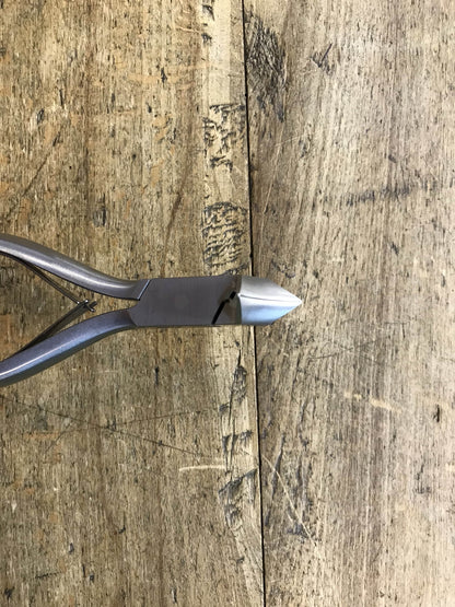 Crescent nail nippers